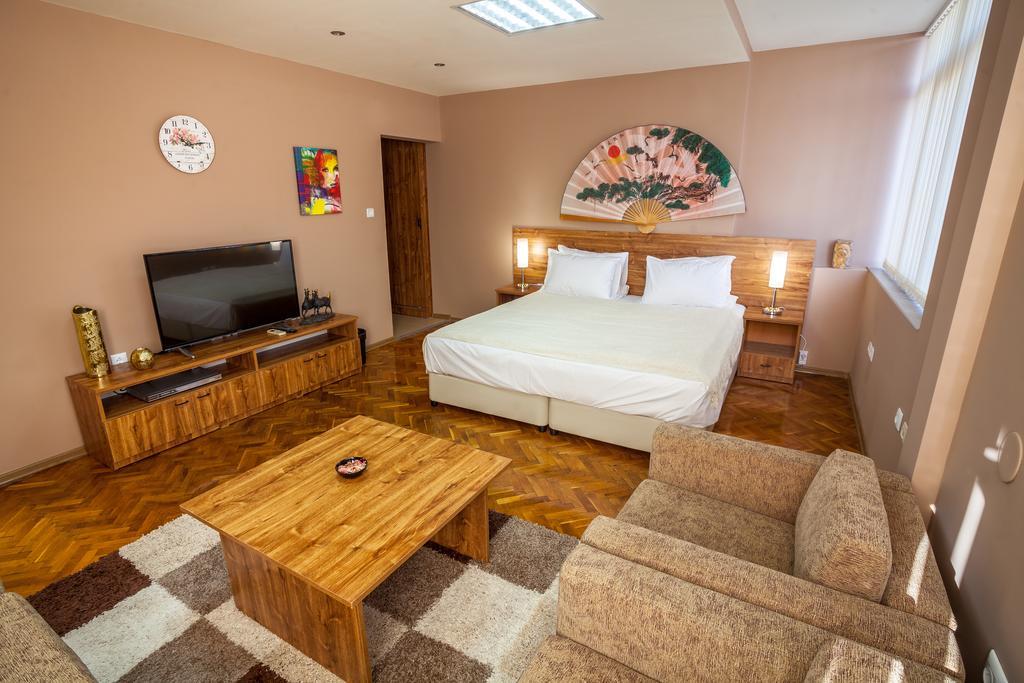 Panorama Top Floor Rooms In Hotel Tundzha Yambol Exterior photo