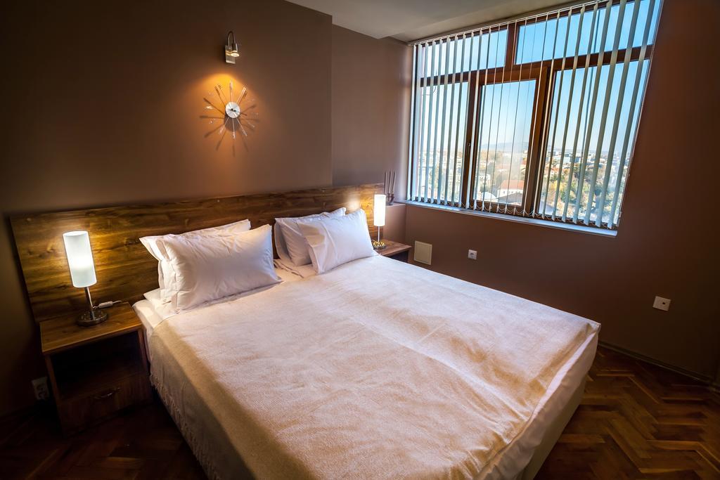 Panorama Top Floor Rooms In Hotel Tundzha Yambol Exterior photo