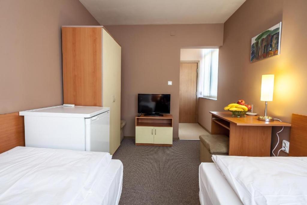 Panorama Top Floor Rooms In Hotel Tundzha Yambol Exterior photo