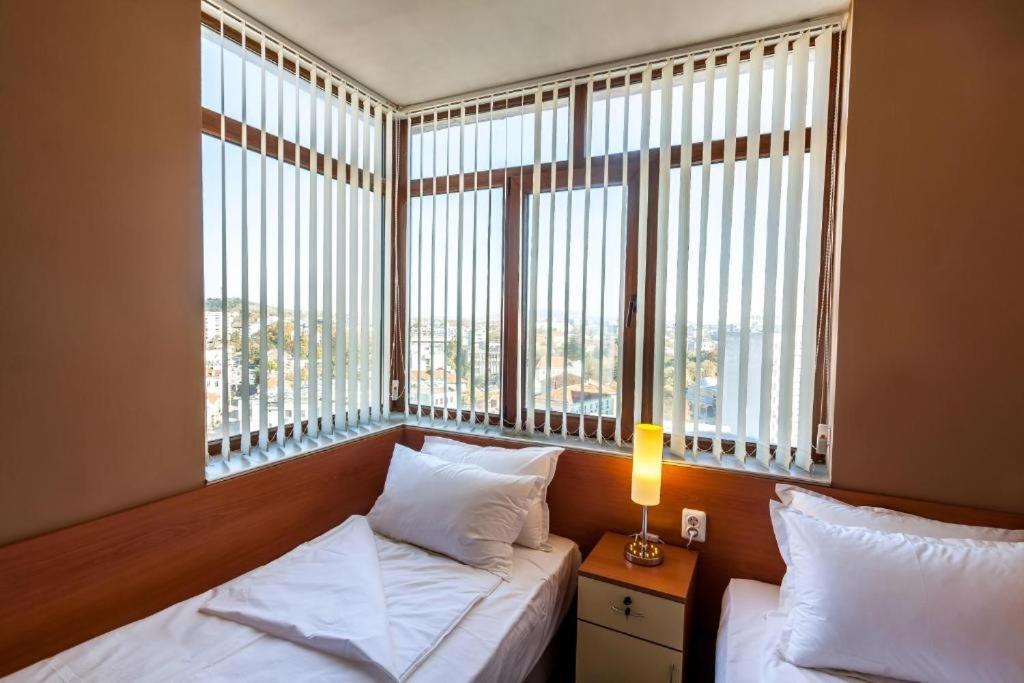 Panorama Top Floor Rooms In Hotel Tundzha Yambol Exterior photo